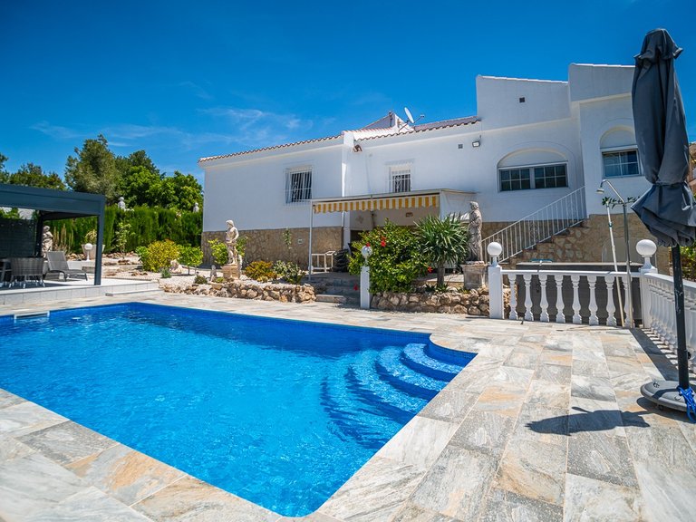 Villa for Sale in La Marina, Alicante 1