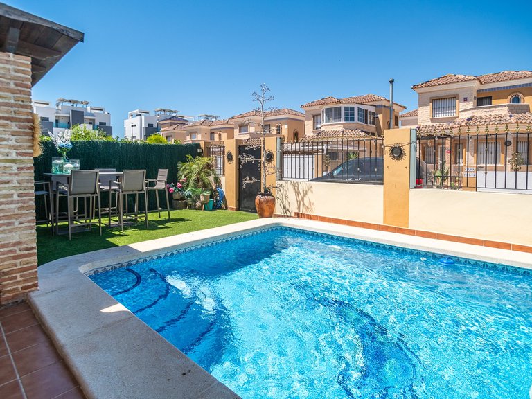Villa for Sale in El Raso, Alicante 25