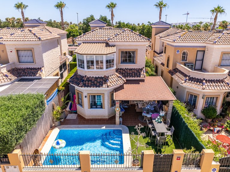 Villa for Sale in El Raso, Alicante 1