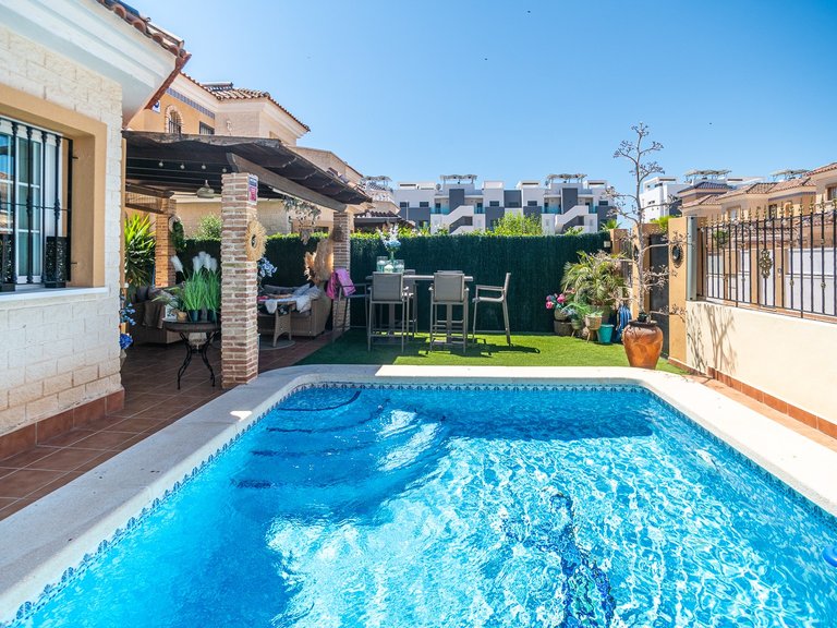 Villa for Sale in El Raso, Alicante 24