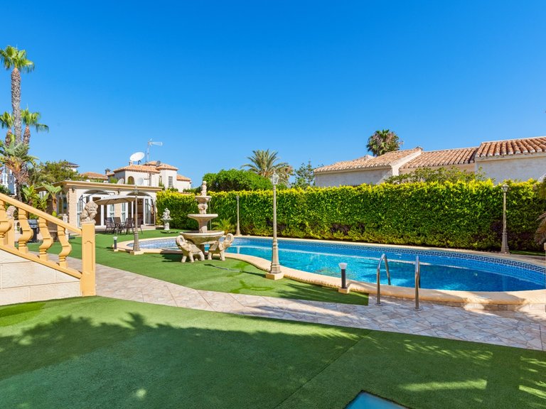 Villa for Sale in Playa Flamenca, Orihuela Costa, Alicante 7