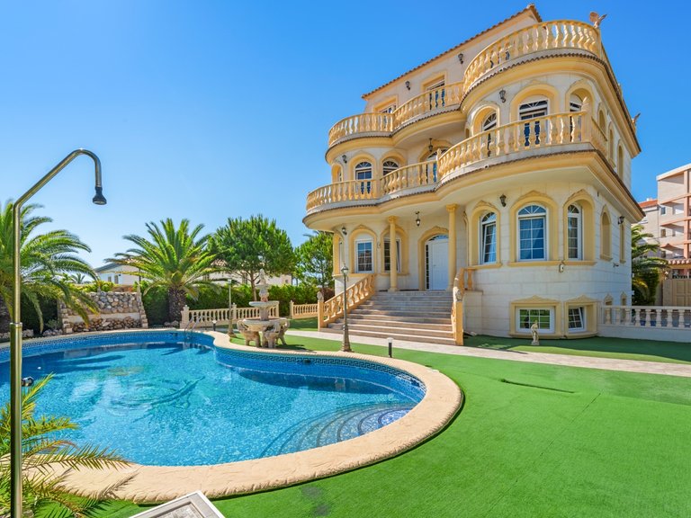 Villa for Sale in Playa Flamenca, Orihuela Costa, Alicante 5