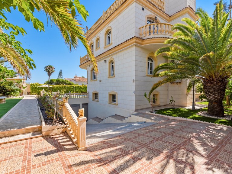 Villa for Sale in Playa Flamenca, Orihuela Costa, Alicante 8
