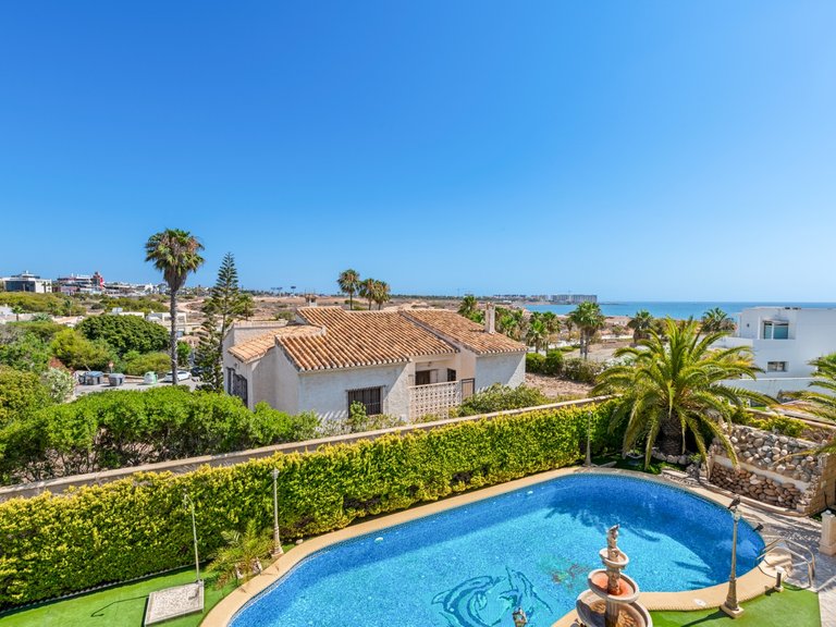 Villa for Sale in Playa Flamenca, Orihuela Costa, Alicante 28