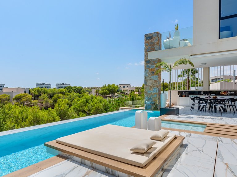 Villa for Sale in Las Colinas Golf Resort, Las Colinas Golf, Alicante 40