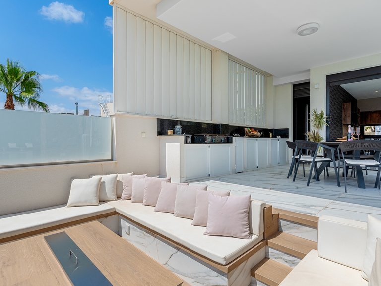 Villa for Sale in Las Colinas Golf Resort, Las Colinas Golf, Alicante 41
