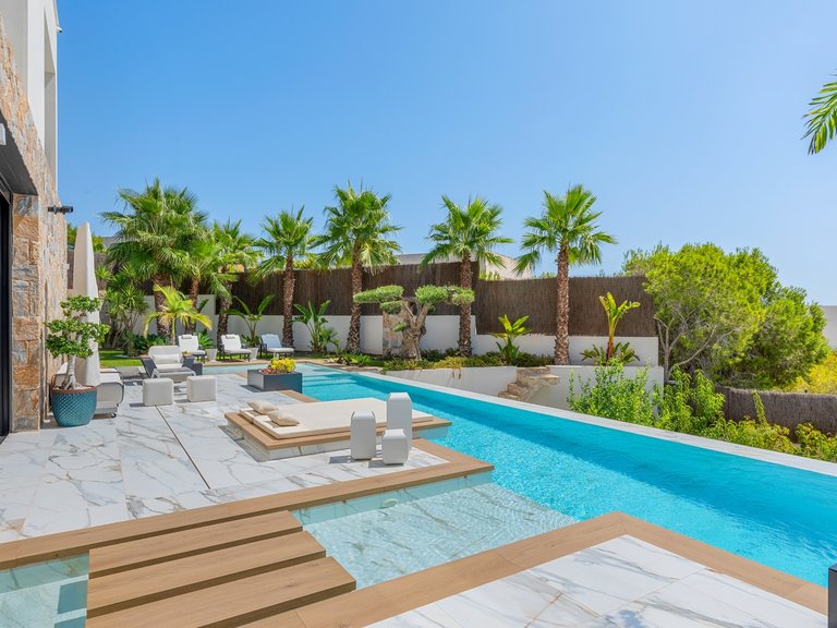 Villa for Sale in Las Colinas Golf Resort, Las Colinas Golf, Alicante 10