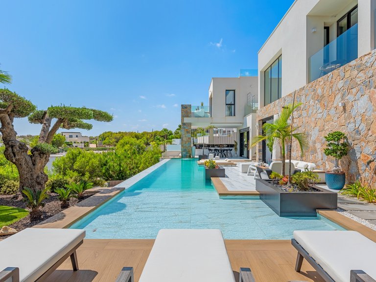 Villa for Sale in Las Colinas Golf Resort, Las Colinas Golf, Alicante 38