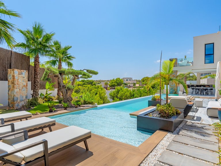Villa for Sale in Las Colinas Golf Resort, Las Colinas Golf, Alicante 39