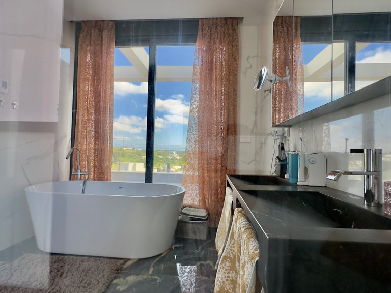 Villa for Sale in Las Colinas Golf Resort, Las Colinas Golf, Alicante 24