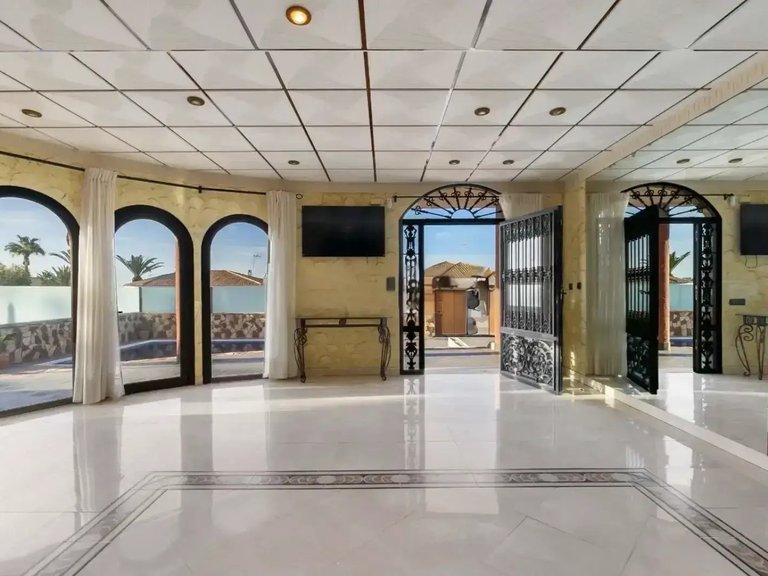 Villa for Sale in La Zenia, Orihuela Costa, Alicante 5