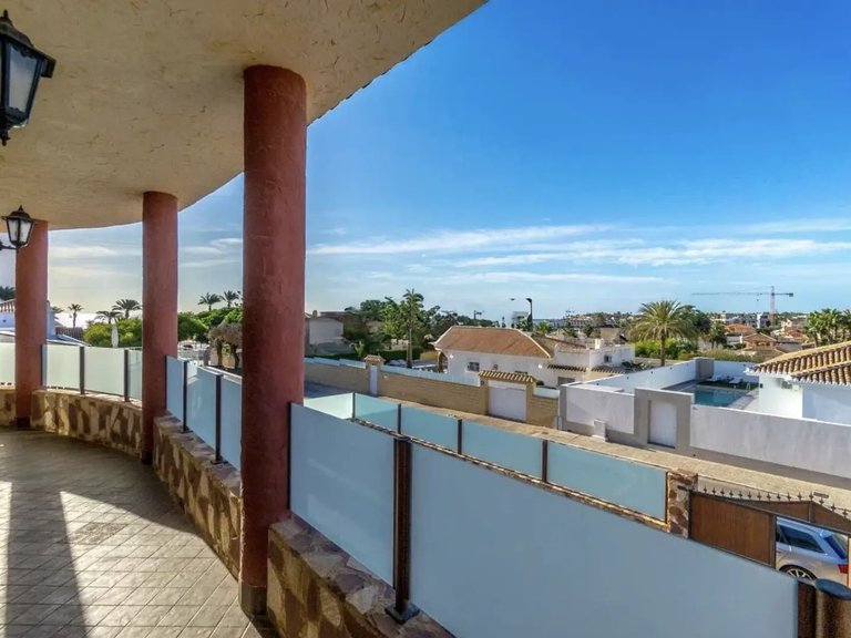 Villa for Sale in La Zenia, Orihuela Costa, Alicante 17