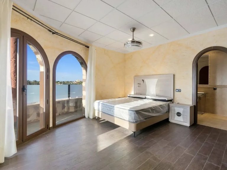 Villa for Sale in La Zenia, Orihuela Costa, Alicante 14