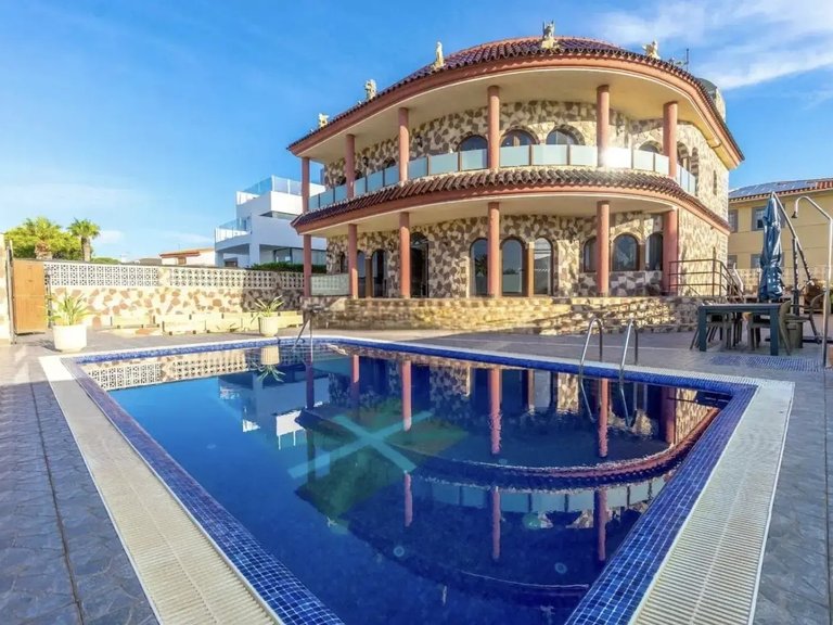 Villa for Sale in La Zenia, Orihuela Costa, Alicante 34
