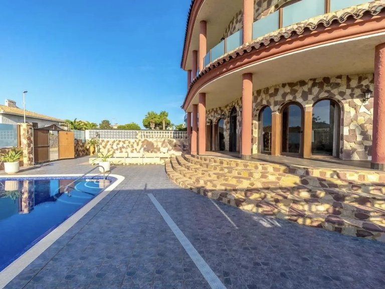 Villa for Sale in La Zenia, Orihuela Costa, Alicante 35