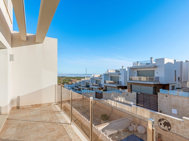 Villa for Sale in Villamartin, Orihuela Costa, Alicante 22