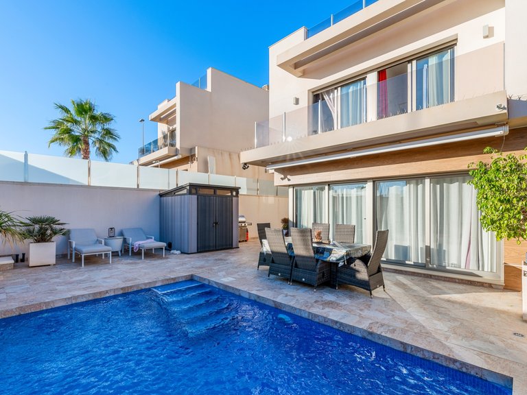 Villa for Sale in Villamartin, Orihuela Costa, Alicante 4