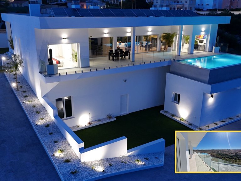 Villa for Sale in La Marina / El Pinet, La Marina, Alicante 1