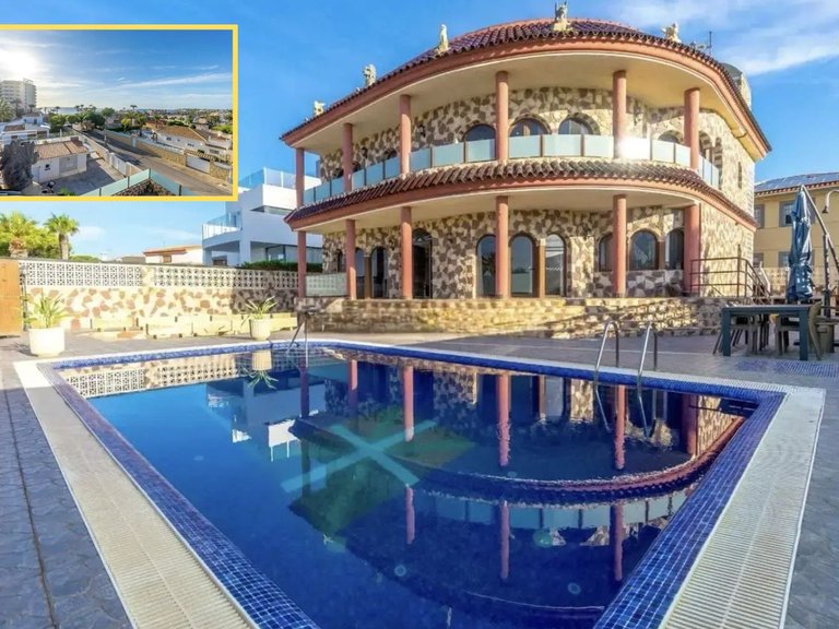 Villa for Sale in La Zenia, Orihuela Costa, Alicante 1