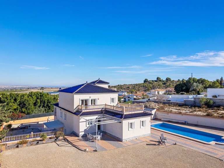 Villa for Sale in Lomas de La Juliana, Almoradi, Alicante 1