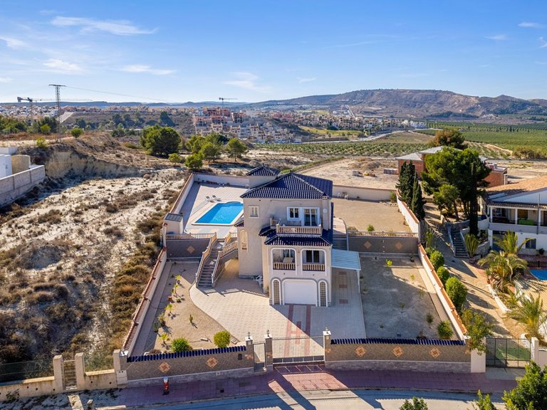 Villa for Sale in Lomas de La Juliana, Almoradi, Alicante 10