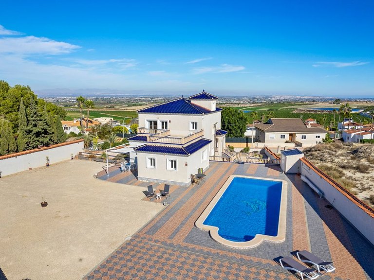 Villa for Sale in Lomas de La Juliana, Almoradi, Alicante 3
