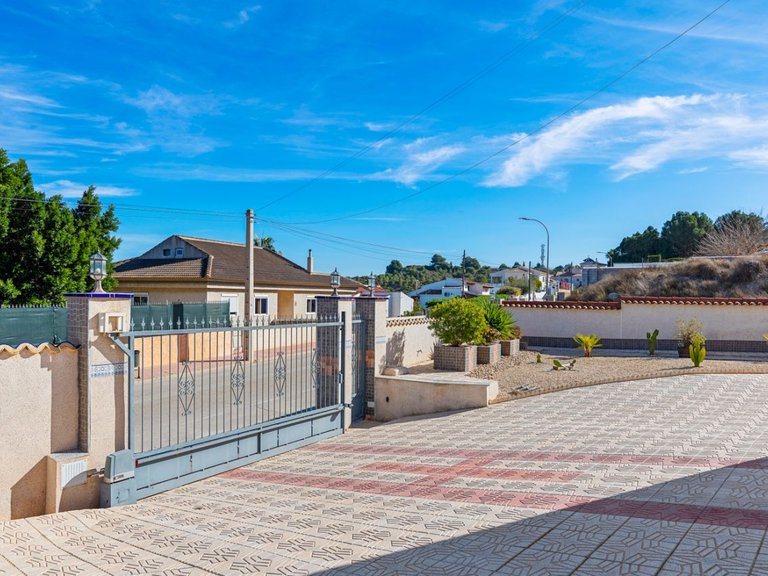 Villa for Sale in Lomas de La Juliana, Almoradi, Alicante 16