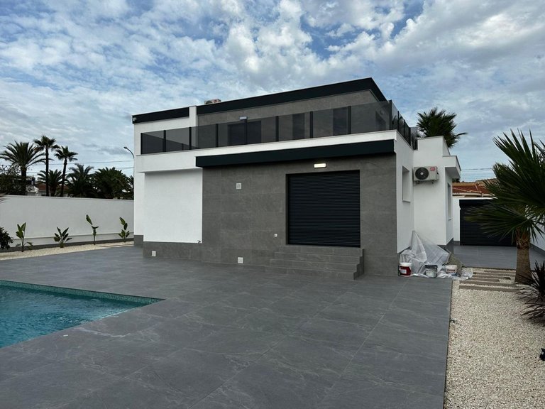 Villa for Sale in Ciudad Quesada, Rojales, Alicante 1