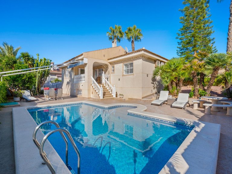 Villa for Sale in Benimar, Benijófar, Alicante 1