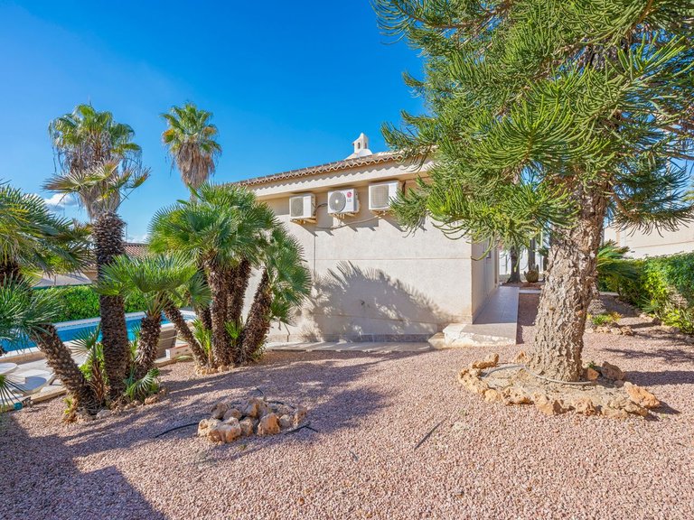 Villa for Sale in Benimar, Benijófar, Alicante 4