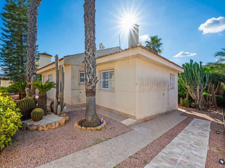 Villa for Sale in Benimar, Benijófar, Alicante 9