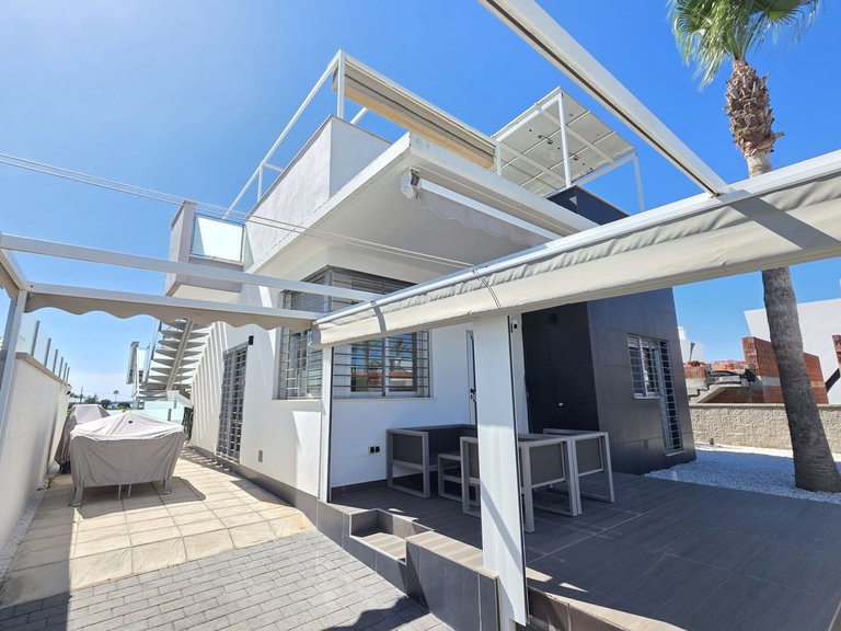 Villa for Sale in Pueblo Bravo, Rojales, Alicante 1