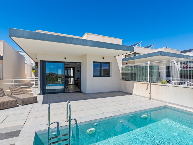 Villa for Sale in Inland San Miguel De Salinas, Alicante 1