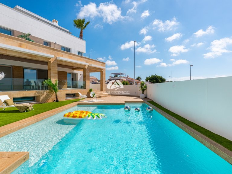 Villa for Sale in Ciudad Quesada Rojales - Ciudad Quesada, Alicante 4