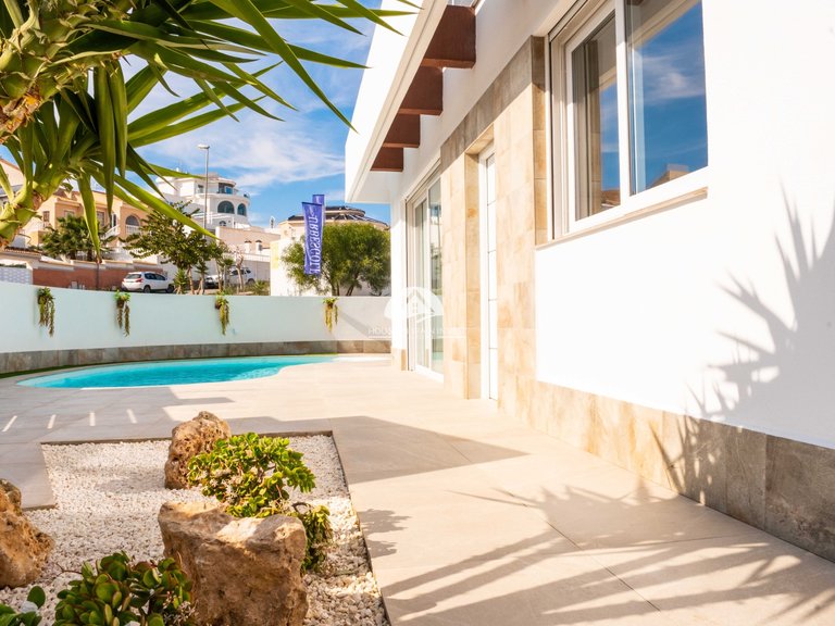 Villa for Sale in Ciudad Quesada Rojales - Ciudad Quesada, Alicante 12