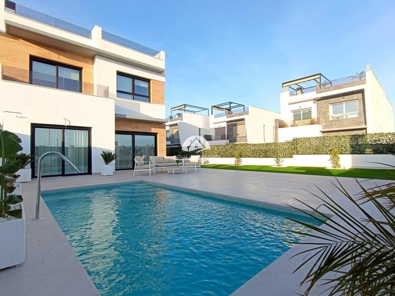 Town House for Sale in Benijofar Benijofar, Alicante 2