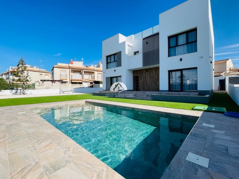 Villa for Sale in Torrevieja Torrevieja, Alicante 1