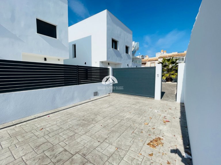 Villa for Sale in Torrevieja Torrevieja, Alicante 2