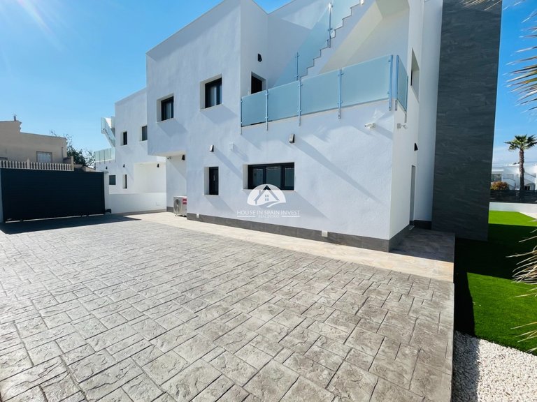Villa for Sale in Torrevieja Torrevieja, Alicante 5