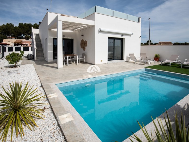 Villa for Sale in Pinar de Campoverde Pilar De La Horadada, Alicante 2