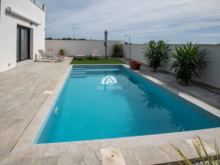Villa for Sale in Pinar de Campoverde Pilar De La Horadada, Alicante 3