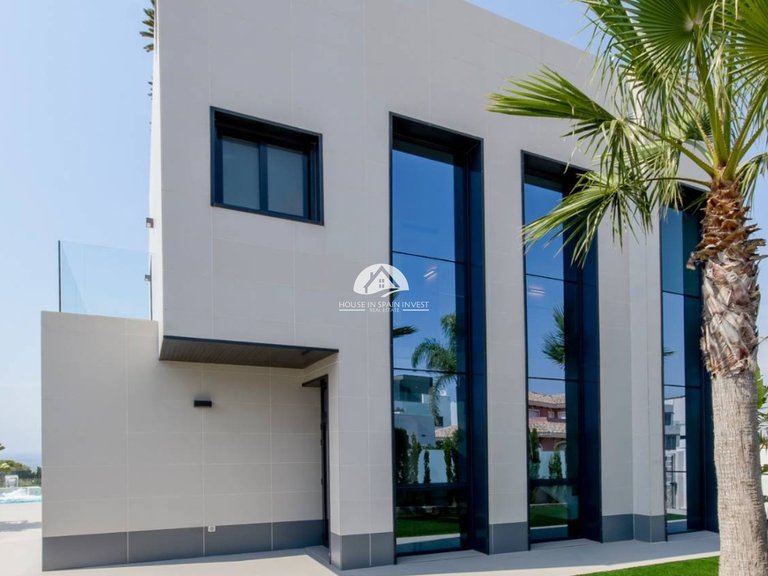 Villa for Sale in Dehesa de campoamor Orihuela Costa, Alicante 2