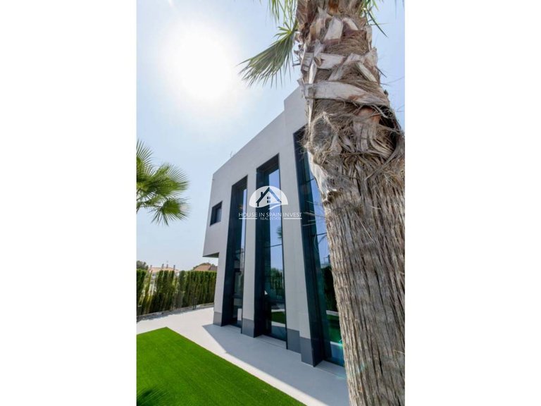 Villa for Sale in Dehesa de campoamor Orihuela Costa, Alicante 3