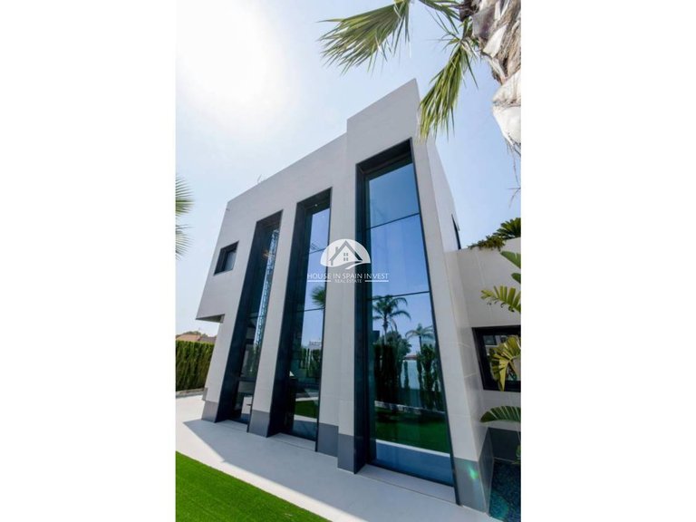 Villa for Sale in Dehesa de campoamor Orihuela Costa, Alicante 4