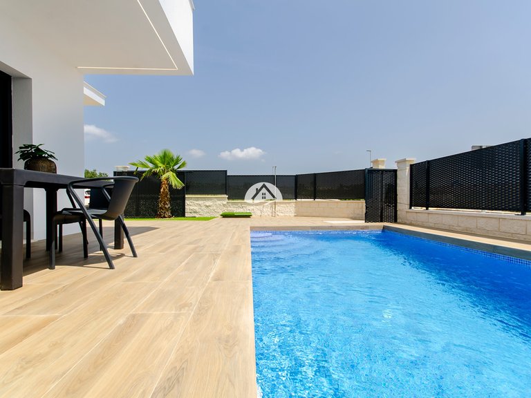 Villa for Sale in Vistabella Vistabella Golf, Alicante 9