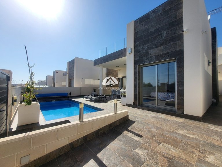 Villa for Sale in Villamartín - Las Filipinas Orihuela Costa, Alicante 1