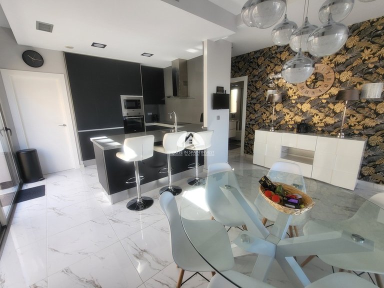 Villa for Sale in Villamartín - Las Filipinas Orihuela Costa, Alicante 7