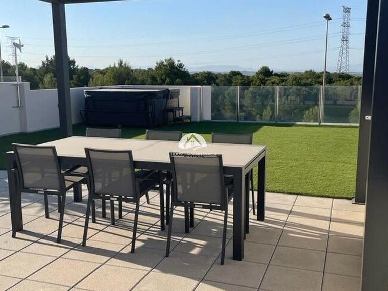 Villa for Sale in Villamartín - Las Filipinas Orihuela Costa, Alicante 21