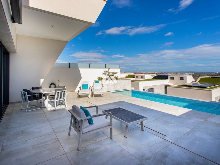 Villa for Sale in Rojales Rojales - Ciudad Quesada, Alicante 4