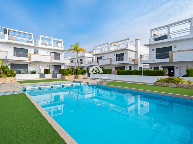 Villa for Sale in Ciudad Quesada Rojales - Ciudad Quesada, Alicante 1